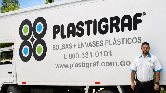 Camión y personal de Plastigraf
